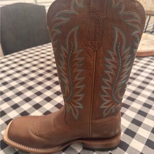 Ariat Olive Green Shoe Box with Cream Logo